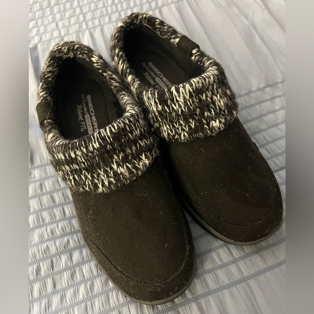 Skechers Air-Cooled Memory Foam Black Slip-On Shoes with Knit Cuff women’s 7.5
